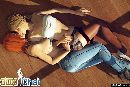 Une etudiante lesbienne sale filles baiser allonge sur le sol